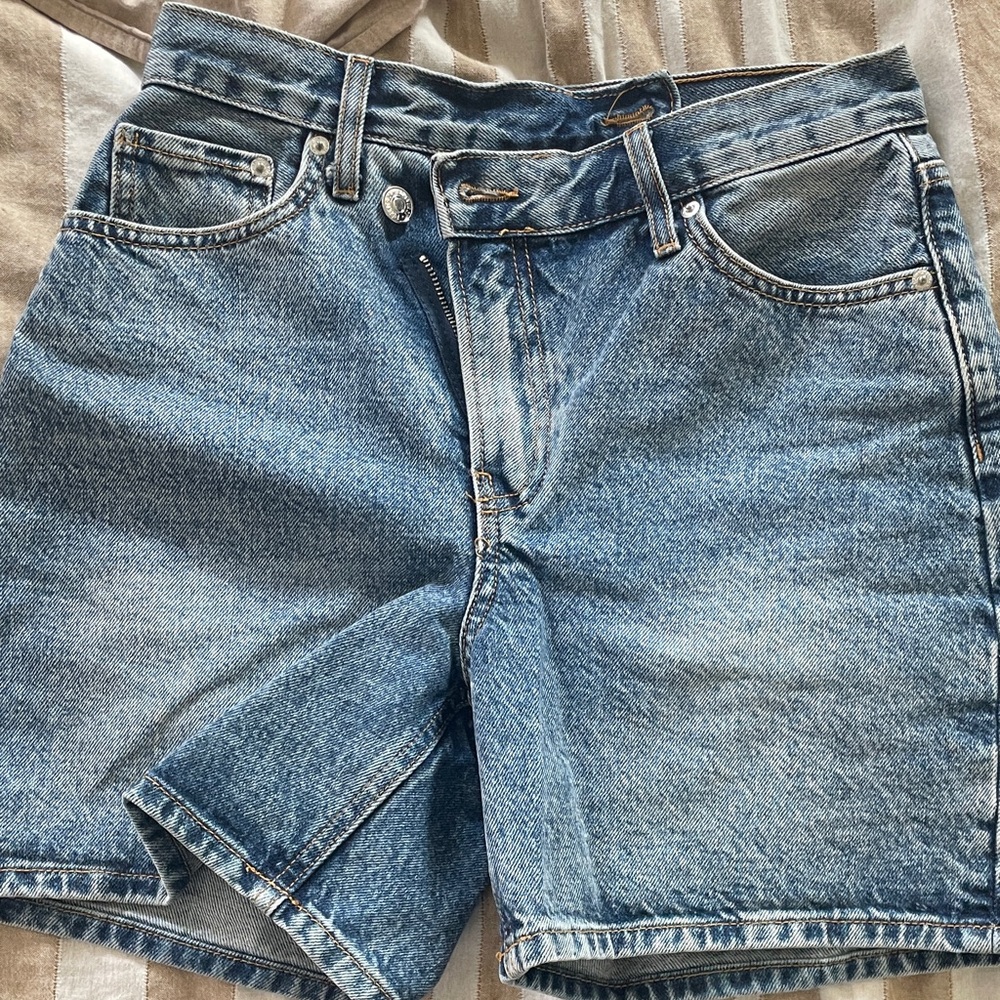 (Forever 21) Cross front denim Shorts